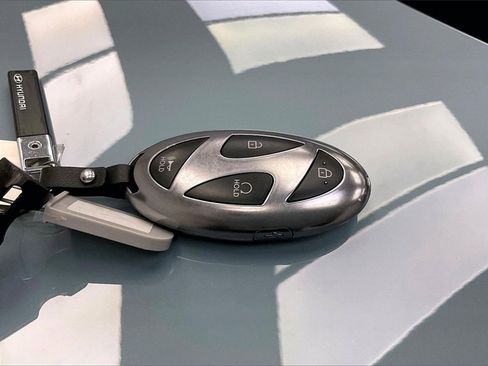 Certified 2025 Hyundai Santa Cruz SE image 10