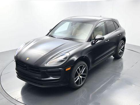 Certified 2024 Porsche Macan AWD/4WD image 30