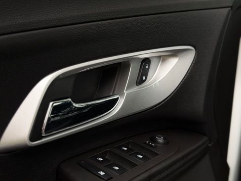 Used 2015 Chevrolet Equinox LS image 39