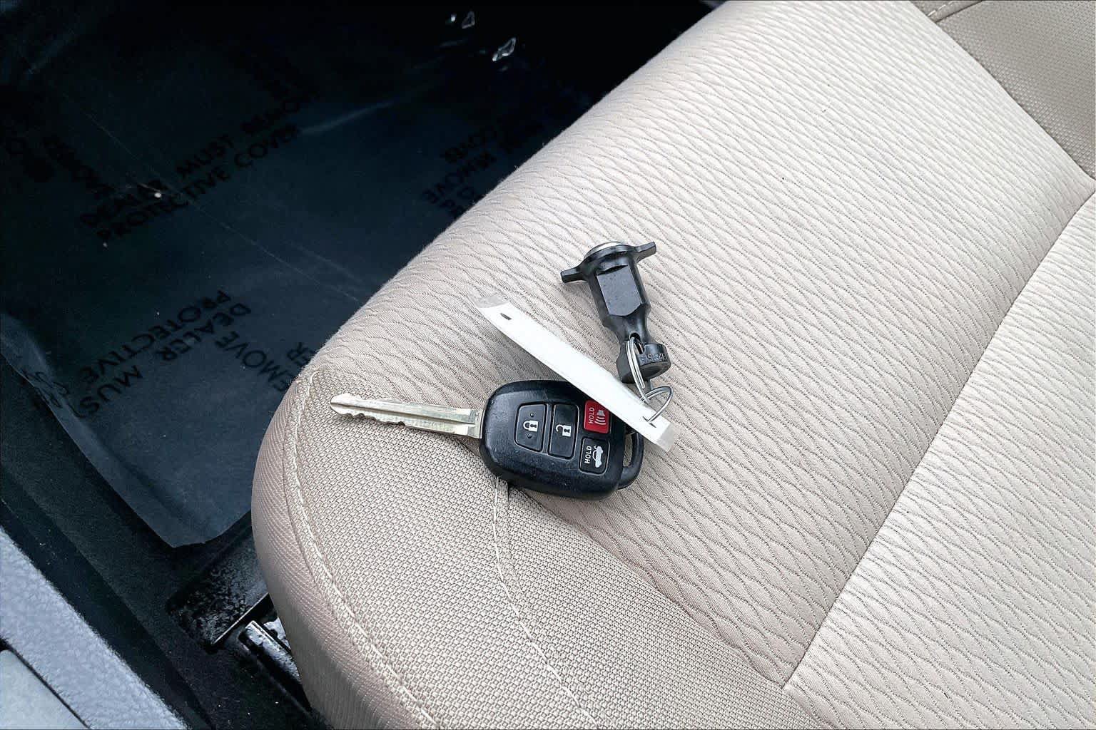 Used 2015 Toyota Corolla LE FWD image 14