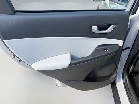 Used 2023 Hyundai Kona Limited image 23