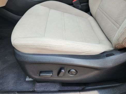 Used 2017 Kia Sorento AWD w/ LX Convenience Package image 9