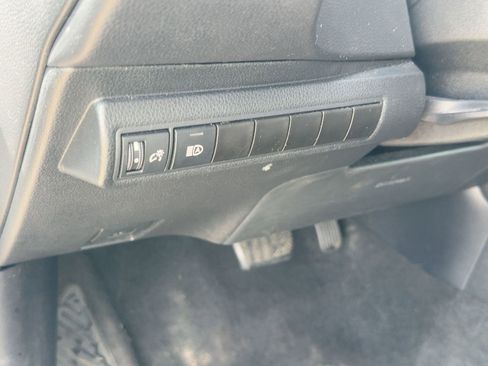 Used 2024 Toyota Corolla LE image 18