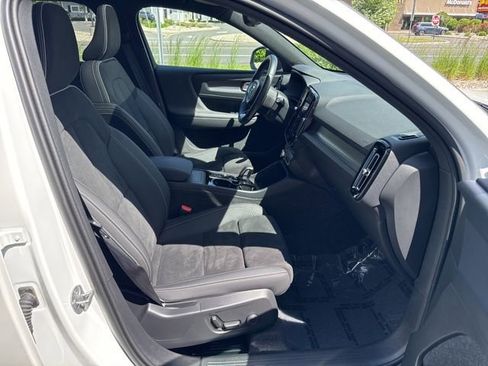 Used 2025 Volvo XC40 B5 Plus AWD/4WD image 14