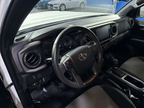 Used 2020 Toyota Tacoma TRD Sport AWD/4WD image 17