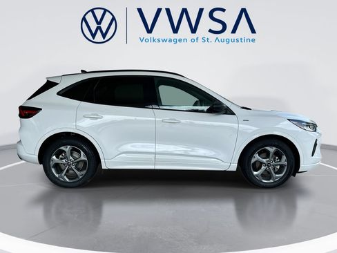 Used 2023 Ford Escape ST-Line FWD image 9