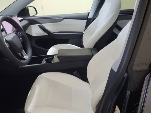 Used 2026 Tesla Model Y Long Range image 3