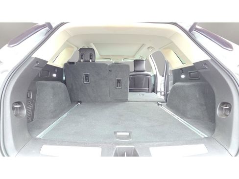 Used 2018 Cadillac XT5 Premium Luxury image 14