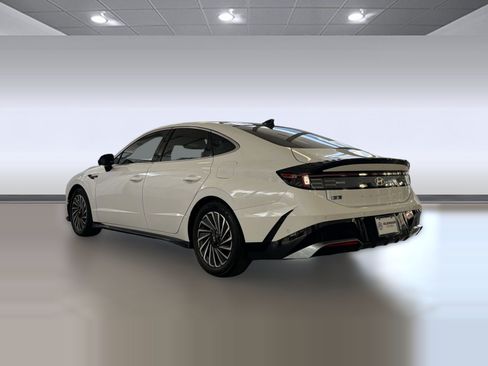 Used 2024 Hyundai Sonata Limited FWD image 3