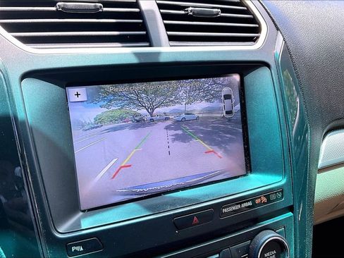 Used 2017 Ford Explorer XLT w/ Equipment Group 202A FWD image 23