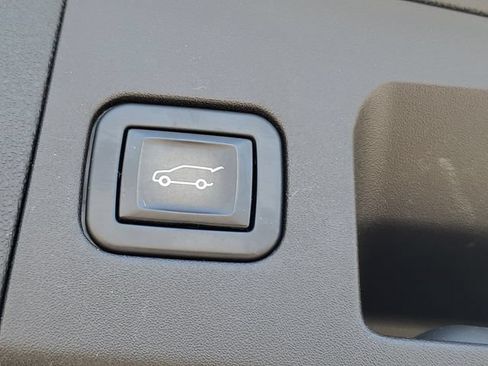 Certified 2022 Cadillac XT5 Sportv w/ Technology Package AWD/4WD image 32