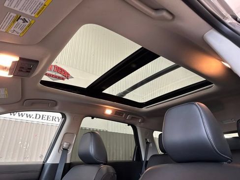 Used 2025 Nissan Pathfinder SL w/ SL Premium Package AWD/4WD image 32