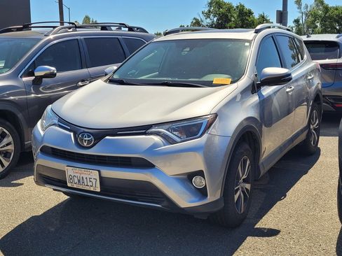 Used 2018 Toyota RAV4 XLE FWD image 3
