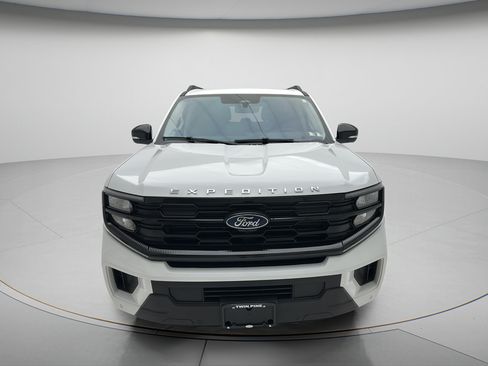 Used 2025 Ford Expedition Active AWD/4WD image 2