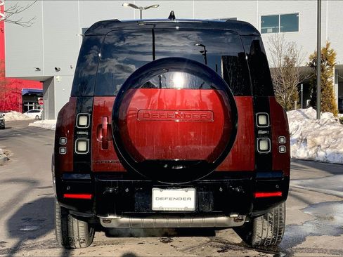 New 2026 Land Rover Defender 130 X-Dynamic SE image 4