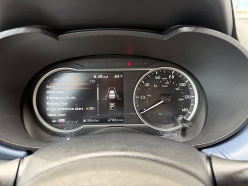 Used 2025 Nissan Versa SV w/ Trunk Package image 20