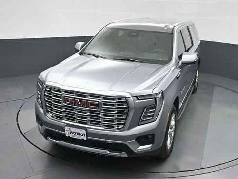 Used 2025 GMC Yukon XL Denali AWD/4WD image 39