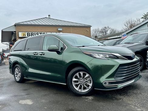 Used 2022 Toyota Sienna XLE image 31