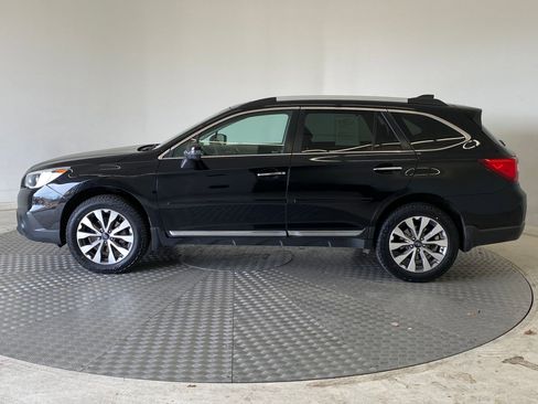 Used 2017 Subaru Outback 3.6R Touring image 2