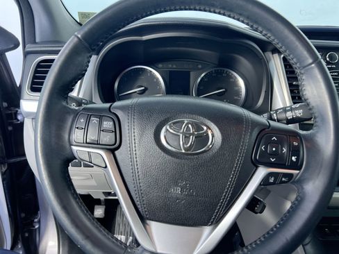 Used 2017 Toyota Highlander Limited FWD image 15