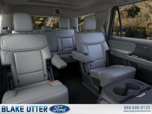 New 2026 Ford Expedition Active image 11