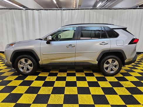 Used 2022 Toyota RAV4 LE image 6