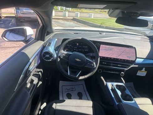 New 2026 Chevrolet Equinox EV LT image 27