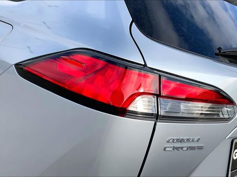 Used 2025 Toyota Corolla Cross XLE w/ Convenience Package FWD image 29