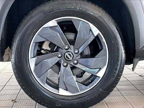 Used 2025 Nissan Rogue SV FWD image 34