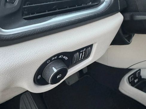 Used 2018 Chrysler Pacifica Touring-L Plus w/ Advanced Safetytec Group image 30