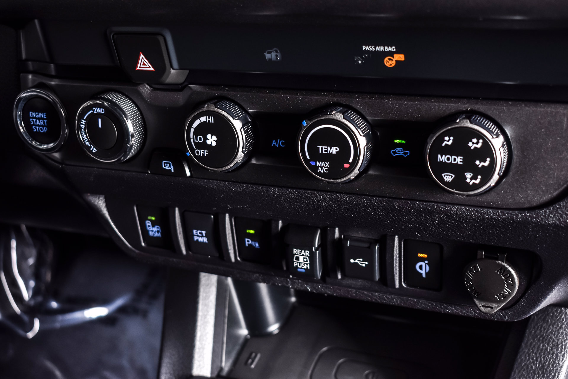 Used 2020 Toyota Tacoma TRD Off-Road w/ Technology Package AWD/4WD image 24