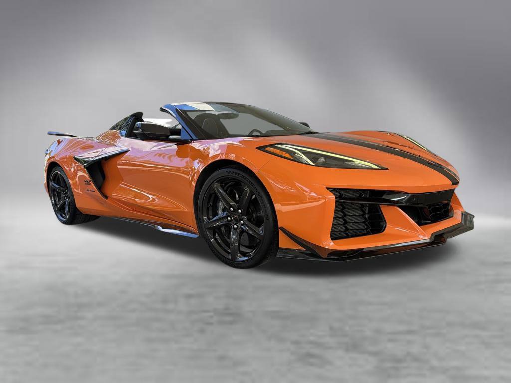 Used 2023 Chevrolet Corvette Z06 w/ Z07 Performance Package RWD image 3