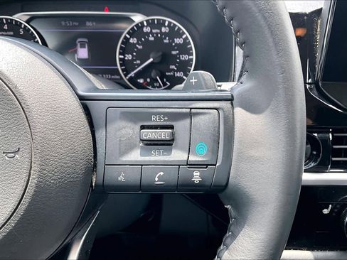 Used 2025 Nissan Pathfinder SV FWD image 23