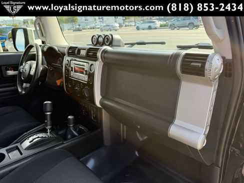 Used 2014 Toyota FJ Cruiser 4WD w/ Upgrade Package image 35