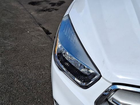 Used 2019 Ford Escape SE image 9