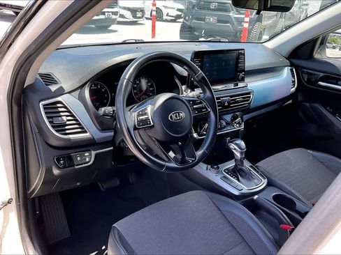 Used 2021 Kia Seltos S FWD image 2