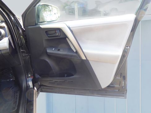 Used 2013 Toyota RAV4 XLE AWD/4WD image 18