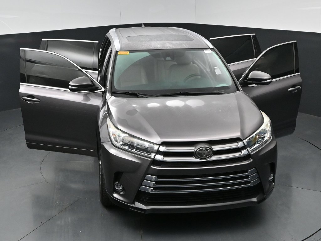 Used 2019 Toyota Highlander Limited AWD/4WD image 32