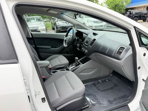 Used 2017 Kia Forte LX FWD image 18
