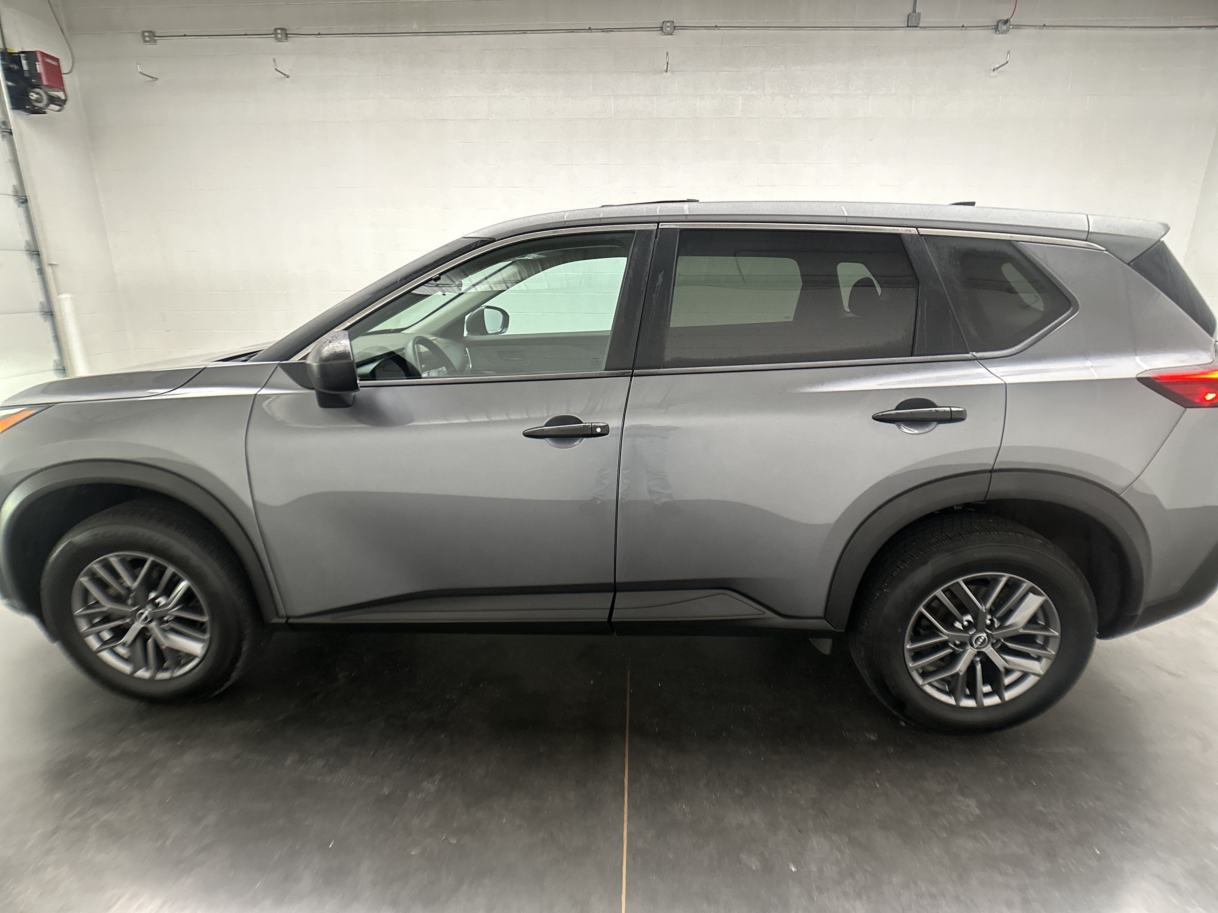 Used 2023 Nissan Rogue S AWD/4WD image 6