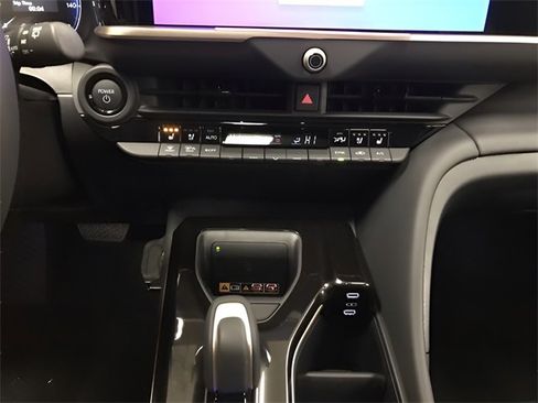 New 2025 Toyota Crown Signia image 17