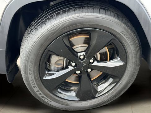 Used 2021 Jeep Cherokee Latitude Plus image 20