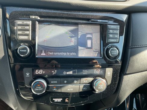 Used 2017 Nissan Rogue SV w/ Sun & Sound Touring Package AWD/4WD image 9