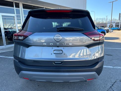 Used 2023 Nissan Rogue SV image 4