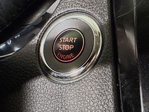 Used 2020 Nissan Rogue SV FWD image 21