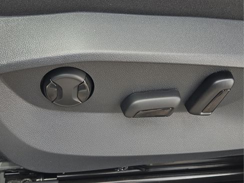 New 2026 Volkswagen Taos SE FWD image 18