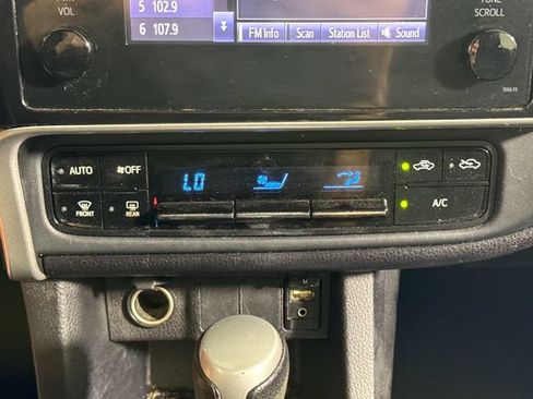 Used 2019 Toyota Corolla LE FWD image 28