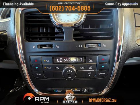 Used 2015 Chrysler Town & Country Touring image 18