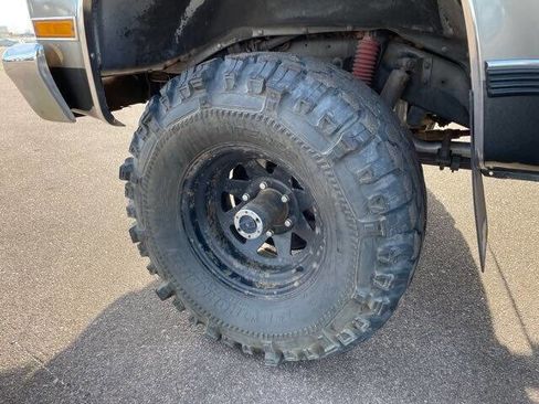 Used 1990 GMC Suburban 4WD image 16