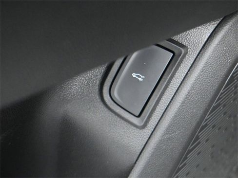 Used 2026 Chevrolet Equinox ACTIV w/ Convenience Package III image 14